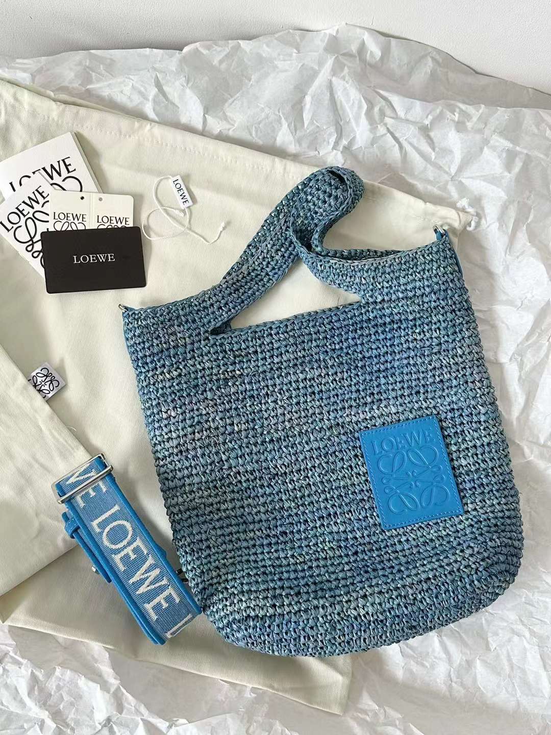 LOEWE MINI SLIT 寬肩帶斜挎草編TOTE包 藍色