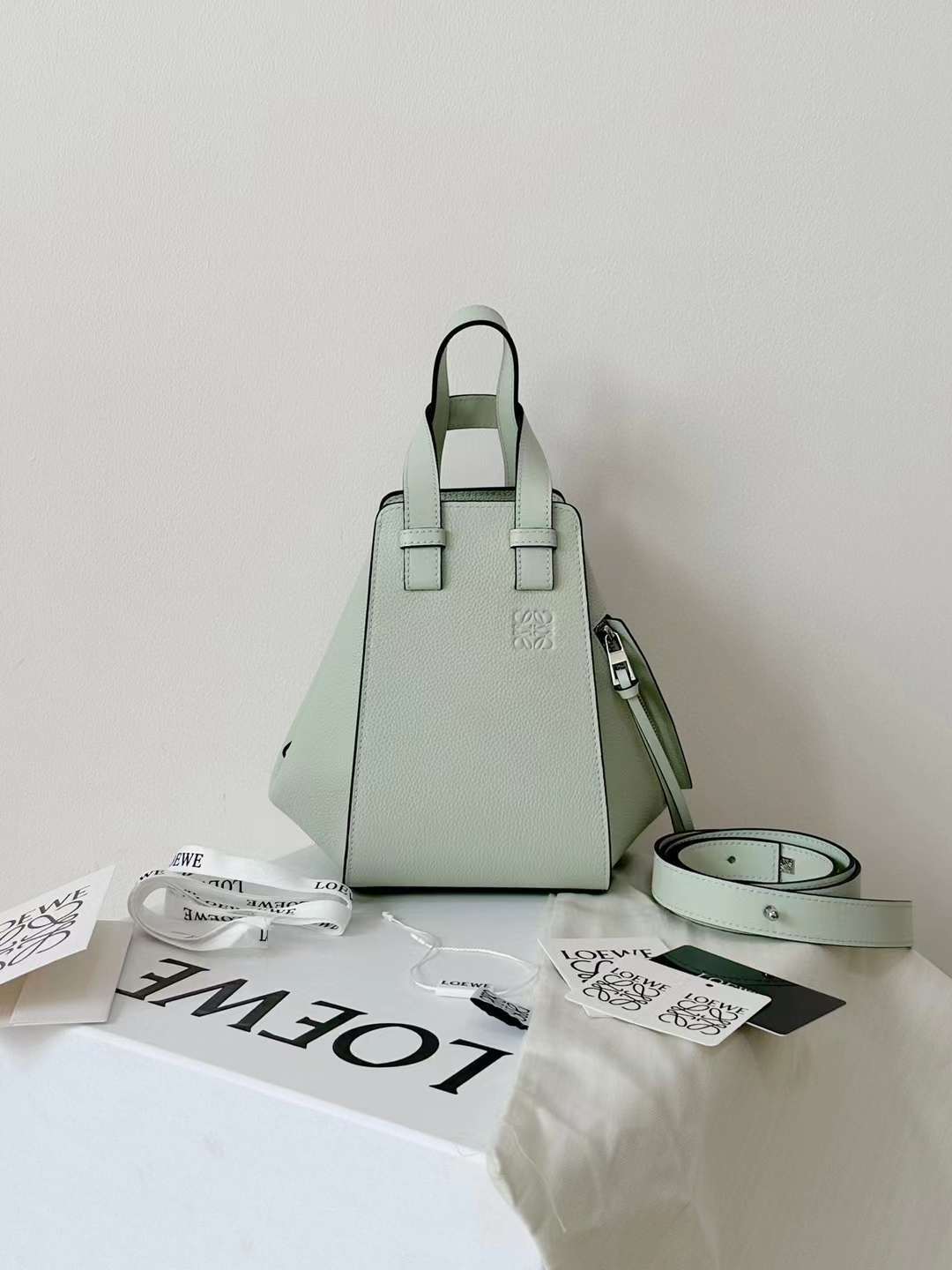 LOEWE HAMMOCK 吊床包新小號 淺綠色