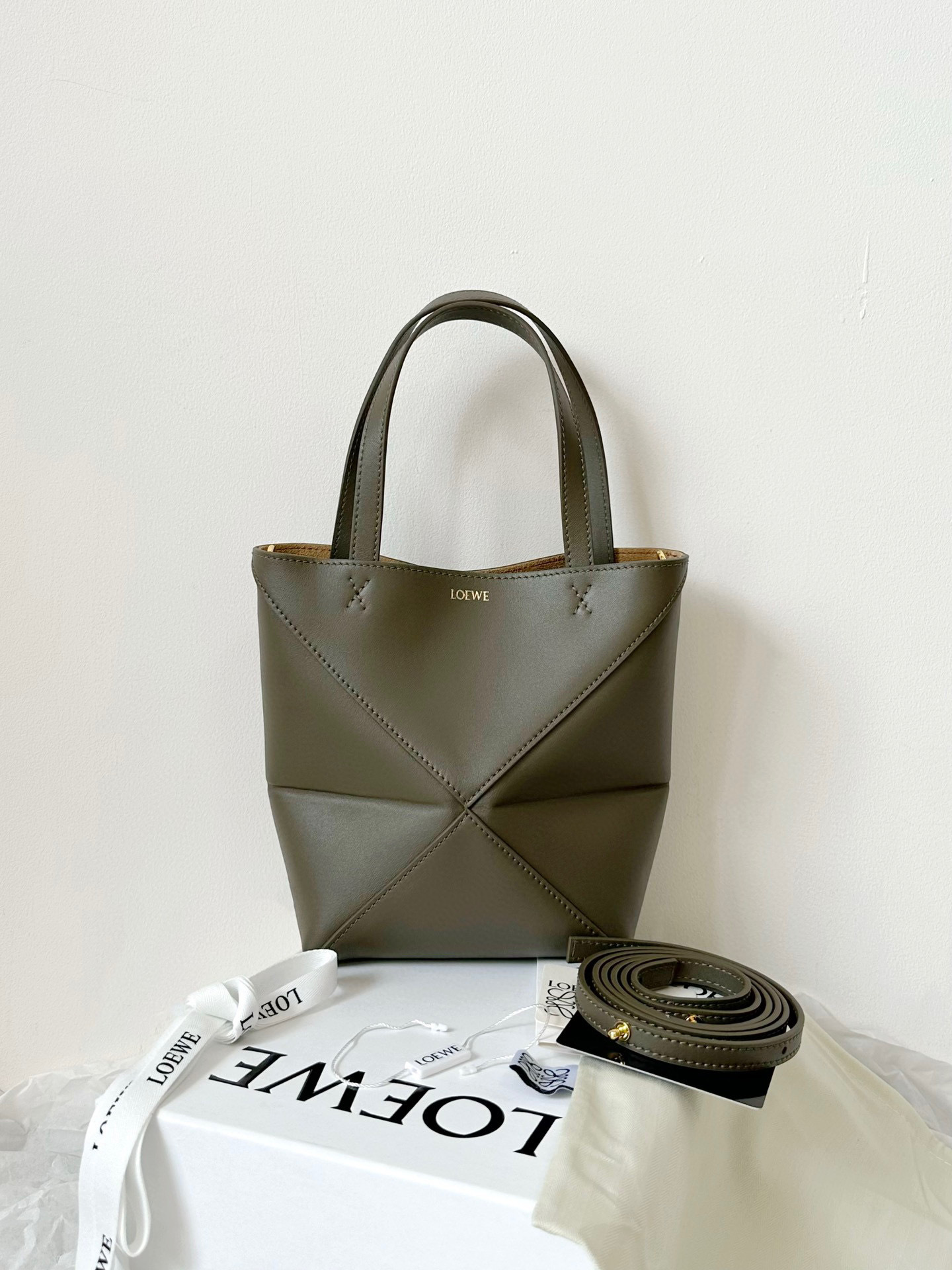 LOEWE PUZZLE FOLD 亮面牛皮折疊托特包小號 (三色)