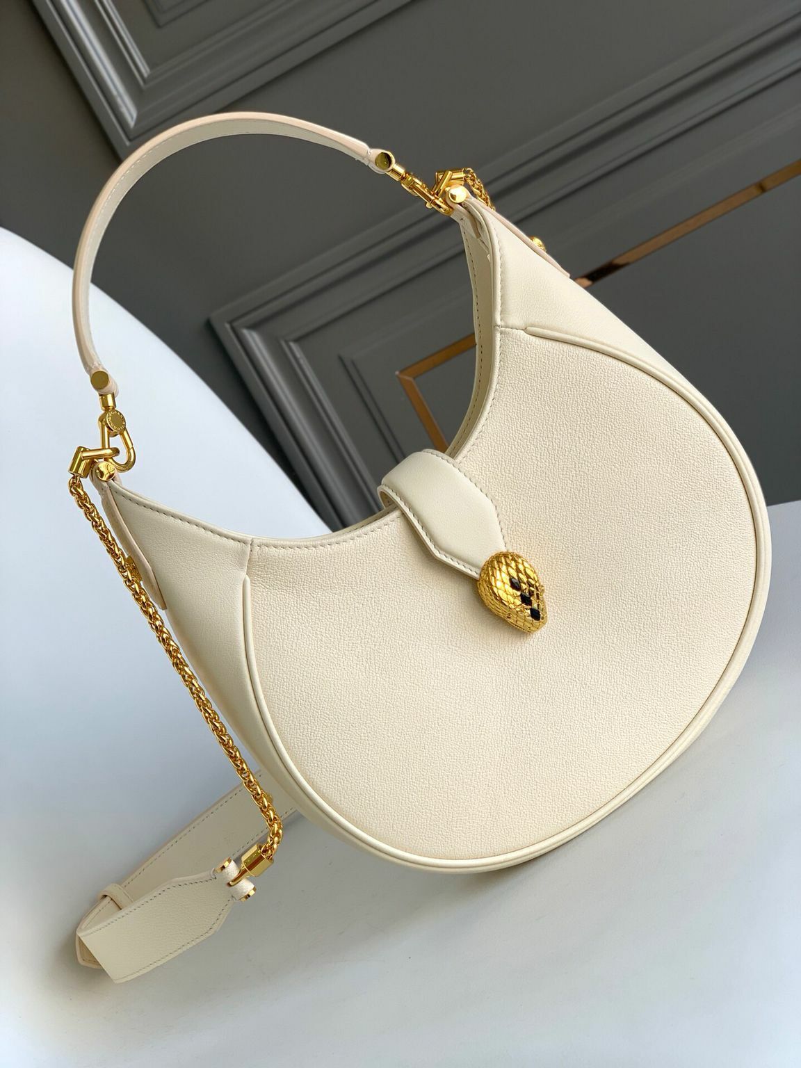 BVLGARI SERPENTI ELLIPSE 象牙白腋下包 13/19/25