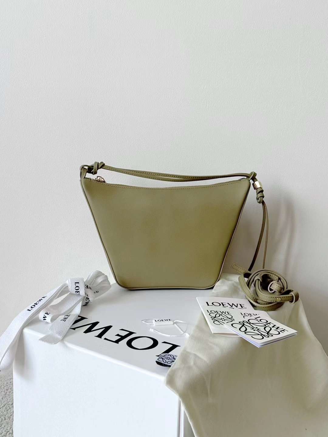 LOEWE HAMMOCK HOBO吊床包 黏土綠色