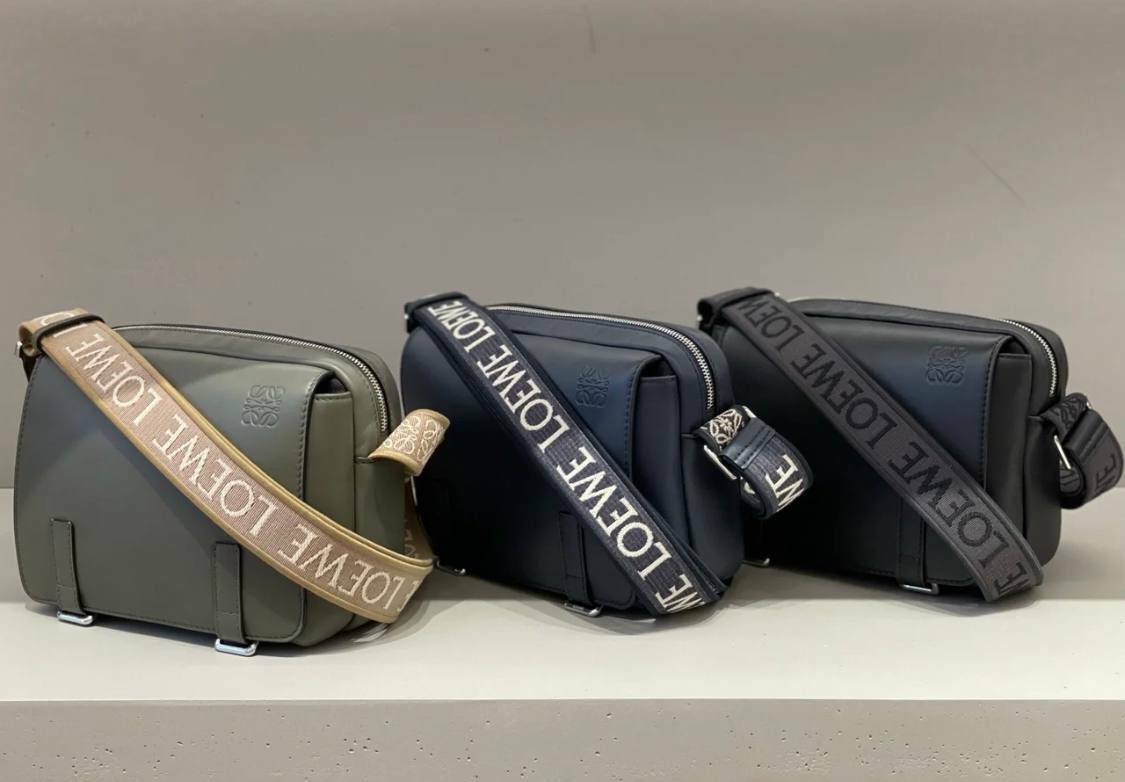 LOEWE MILITARY XS 柔軟光滑小牛皮緹花超小號郵差包 (三色)