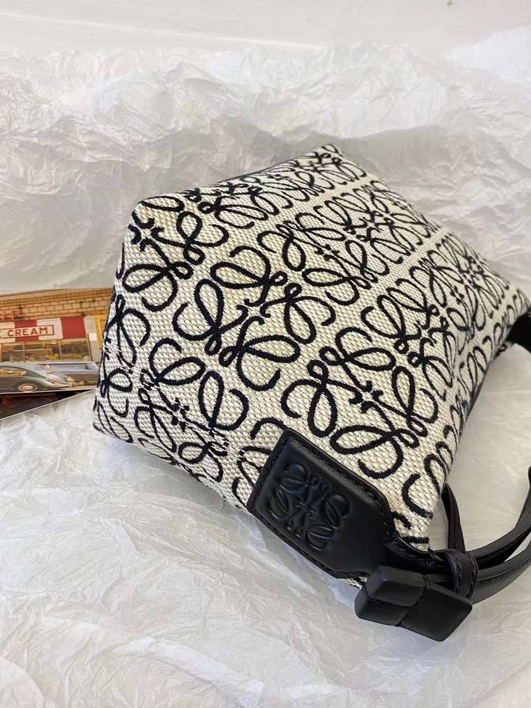 LOEWE CUBI ANAGRAM 黑白色緹花小牛皮手袋 飯盒包 小號/大號