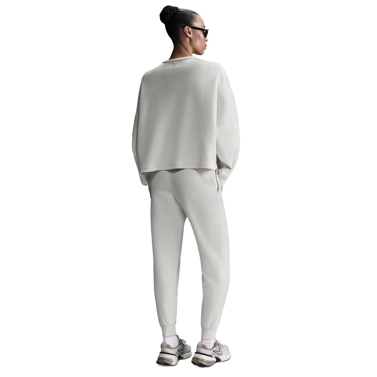 Nike Womens 24.7 ImpossiblySoft Dri-FIT Oversized Crew Sweatshirt