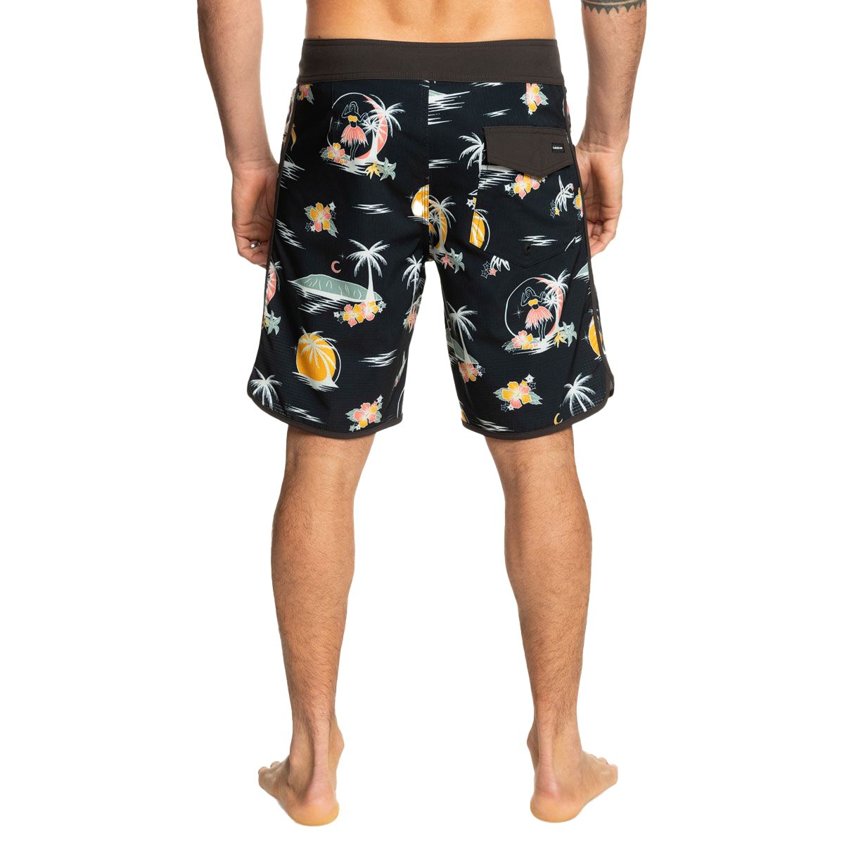 Quiksilver Mens Highline Scallop 19 Board Shorts