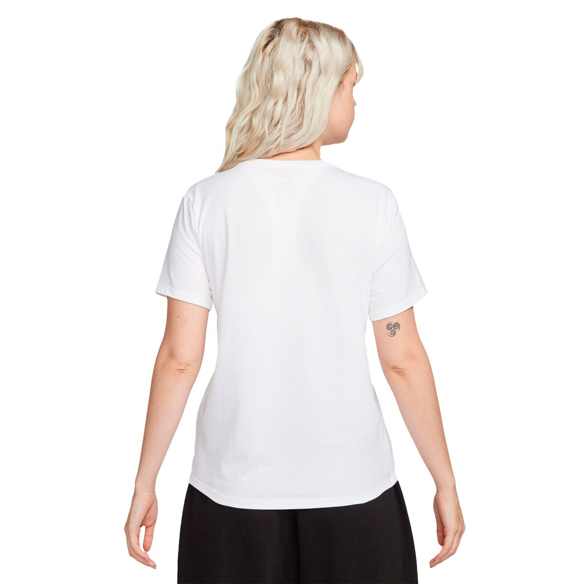 Nike Womens Sportswear Club Essentials Tee