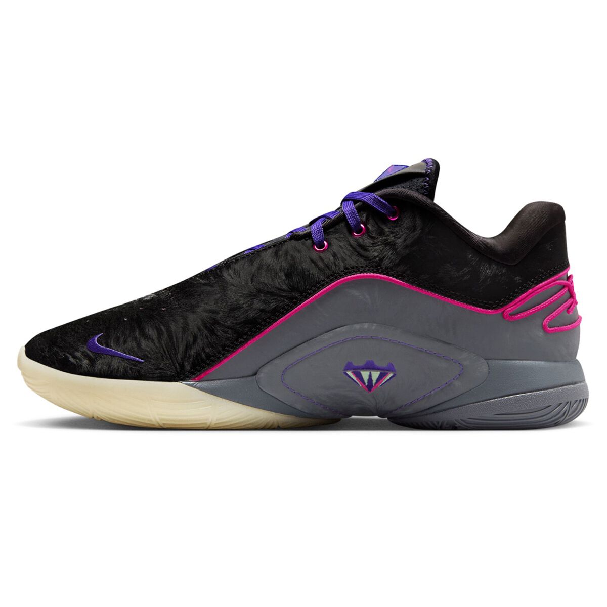 Nike LeBron 22 Tunnel Vision Basketball Shoes