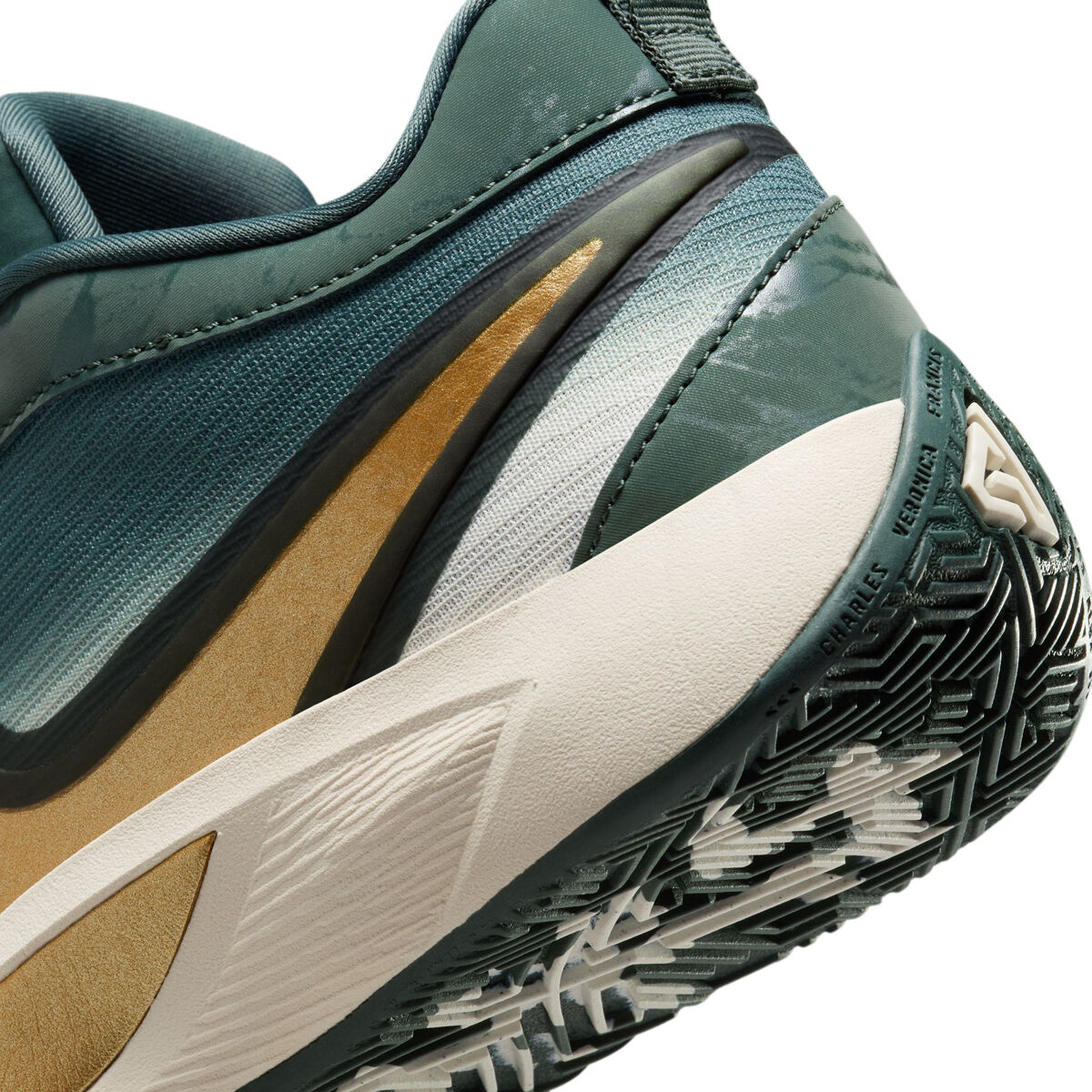 Nike Freak 6 GS Kids Basketball Shoes
