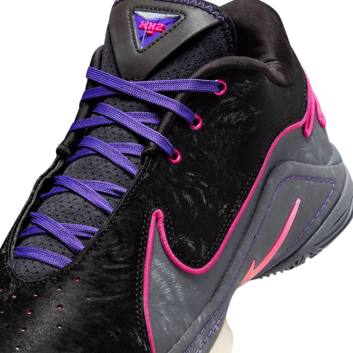 Nike LeBron 22 Tunnel Vision Basketball Shoes