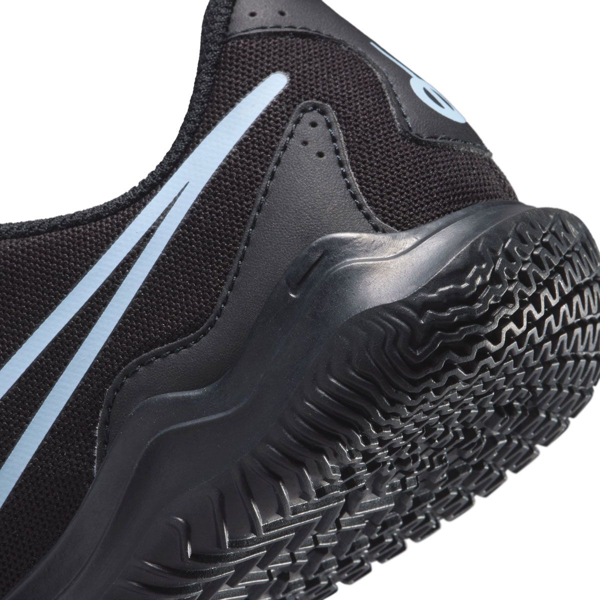 Nike Jr. Tiempo Legend 10 Club Kids Indoor/Court Low-Top Football Boots