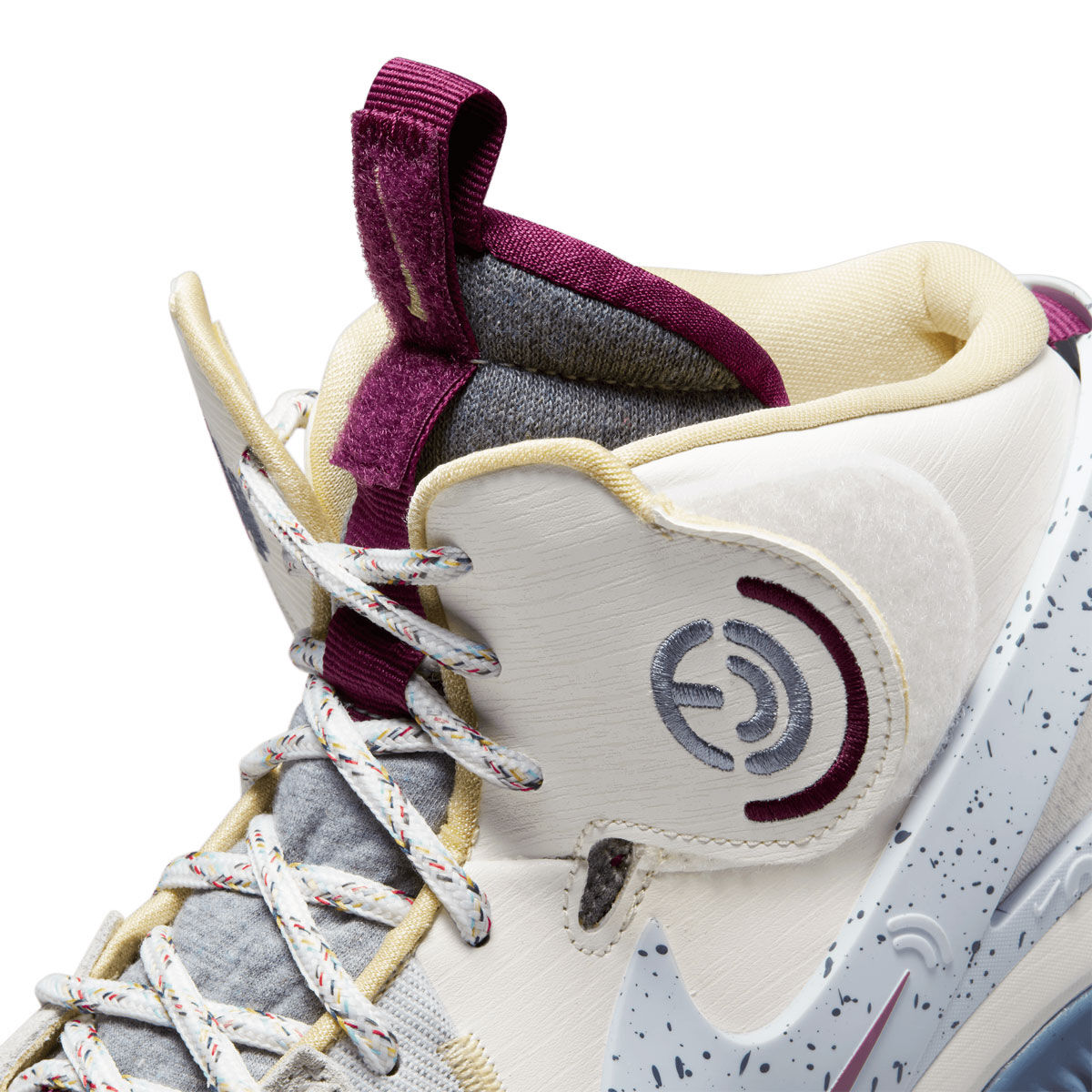 Nike Air Deldon Womens Basketball Shoes