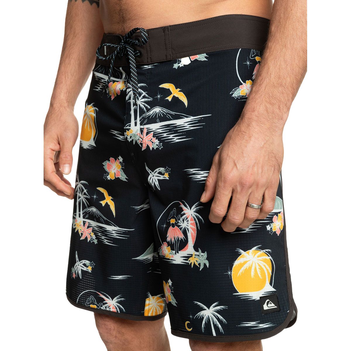 Quiksilver Mens Highline Scallop 19 Board Shorts
