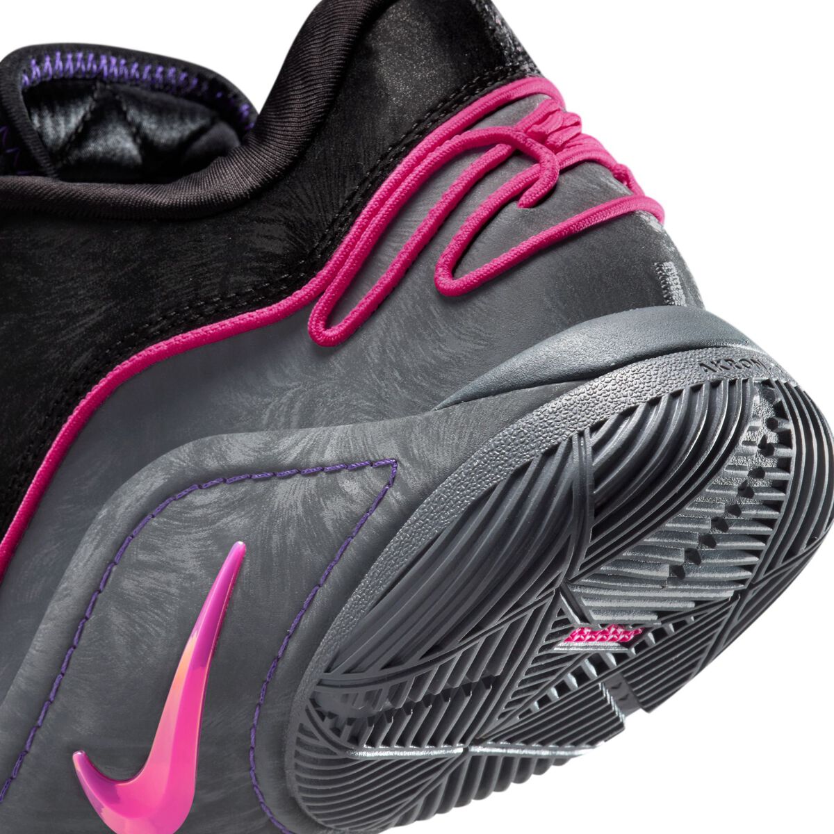 Nike LeBron 22 Tunnel Vision Basketball Shoes