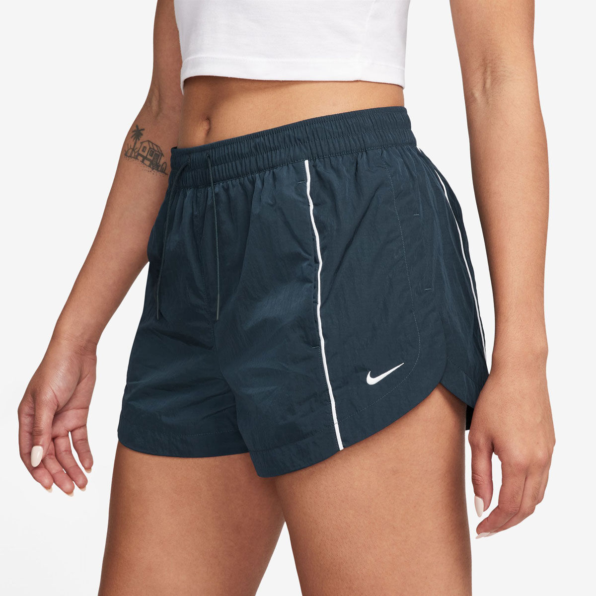 Nike Womens Sportswear Windrunner Woven Mid Rise 2 Inch Shorts Navy XL