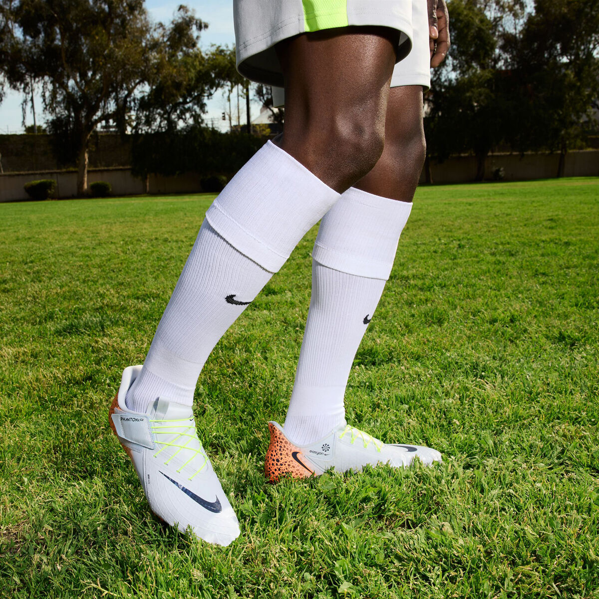 Nike Phantom GX 2 Academy EasyOn Football Boots