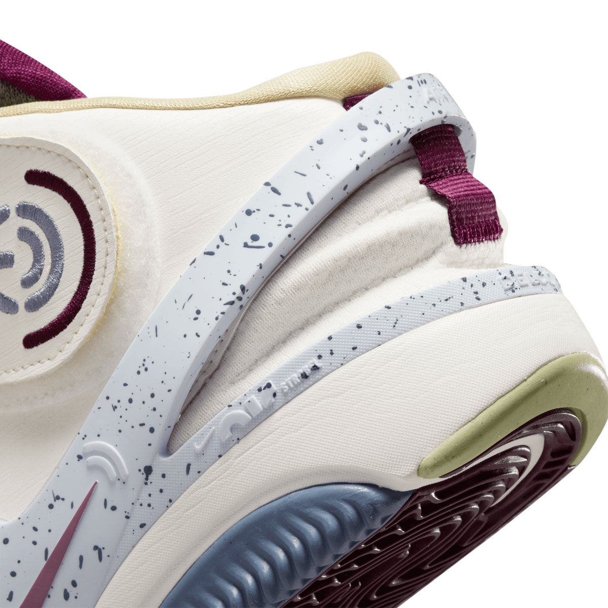 Nike Air Deldon Womens Basketball Shoes