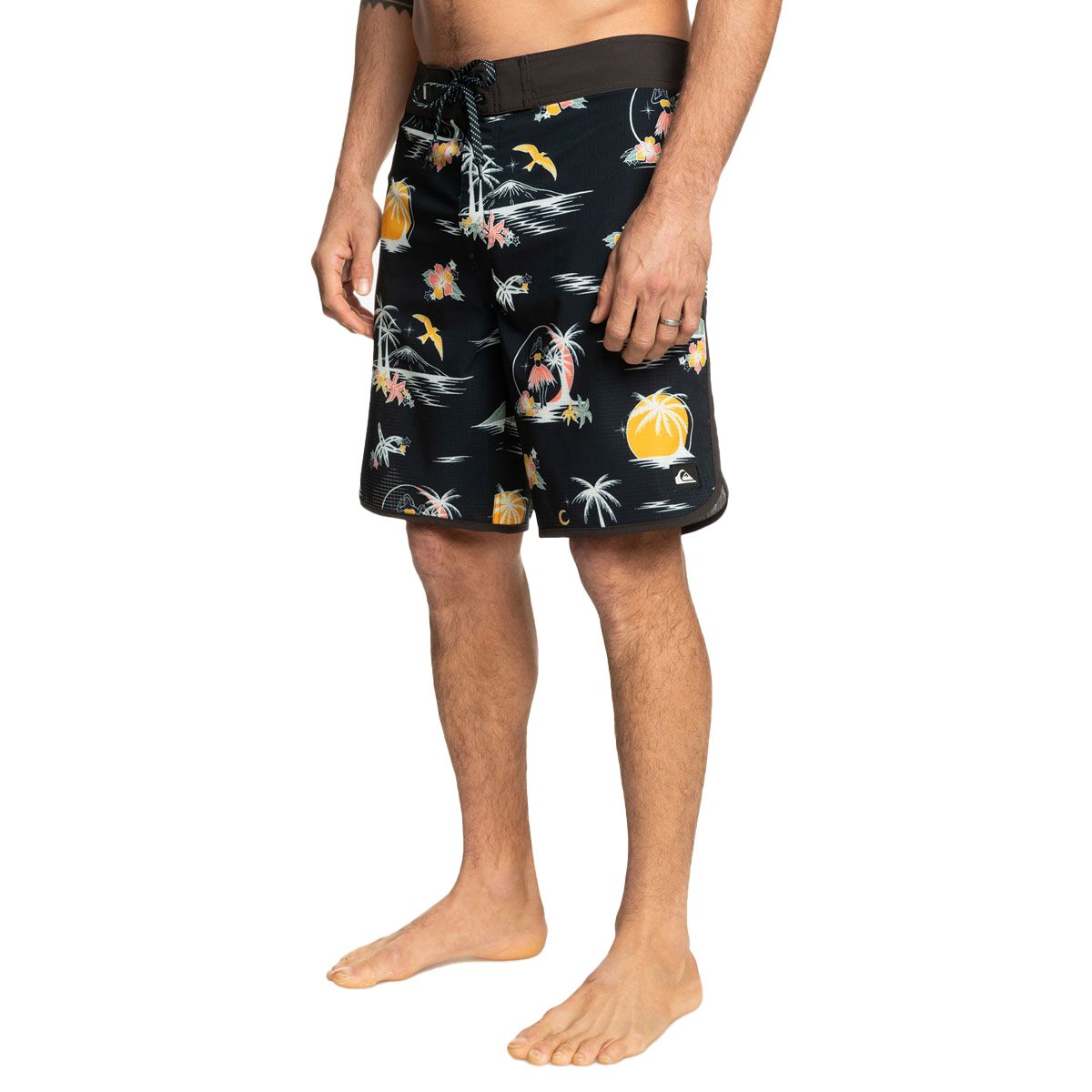 Quiksilver Mens Highline Scallop 19 Board Shorts