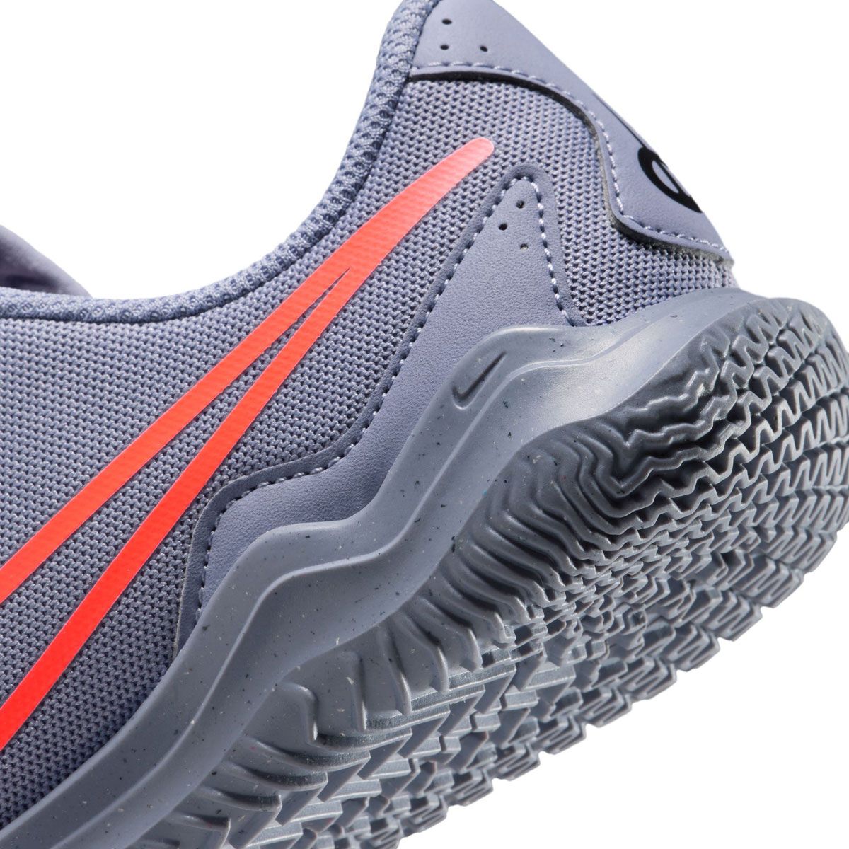 Nike Jr. Tiempo Legend 10 Club Kids Indoor/Court Low-Top Football Boots