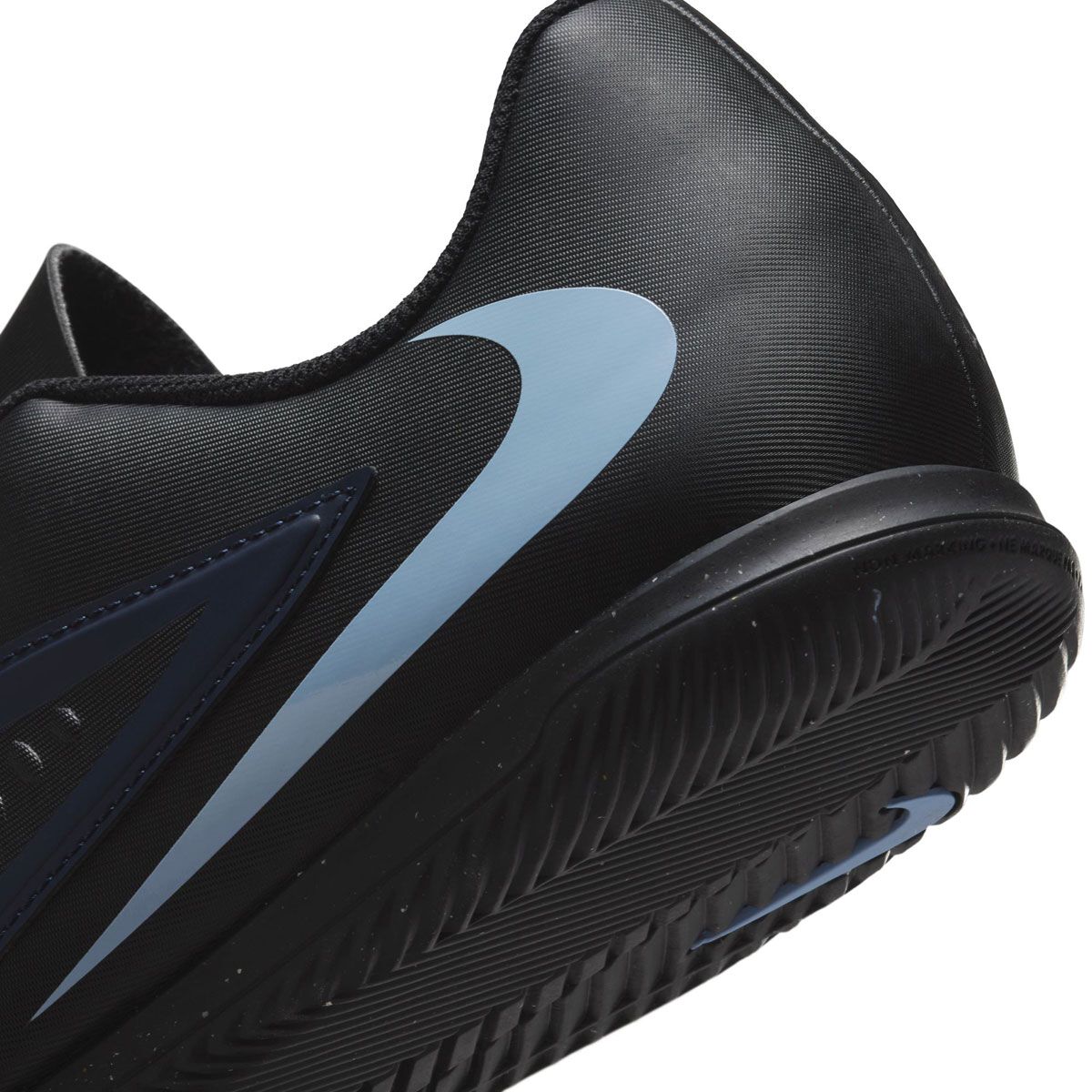 Nike Phantom 6 Low Club IC Football Boots
