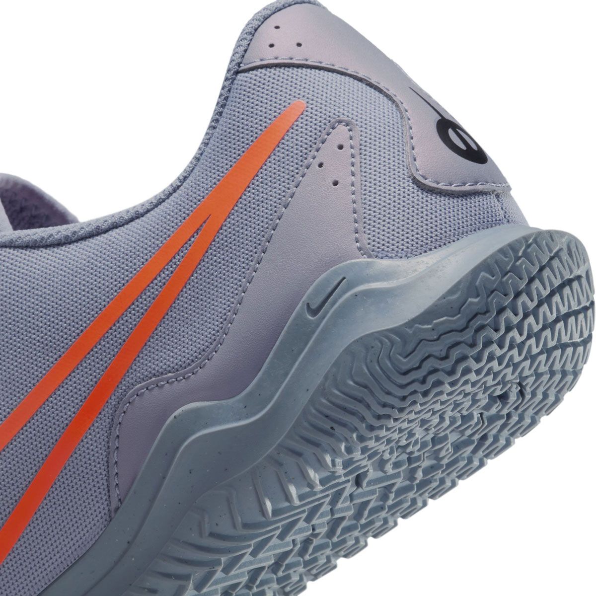 Nike Tiempo Legend 10 Club Indoor/Court Low-Top Football Boots