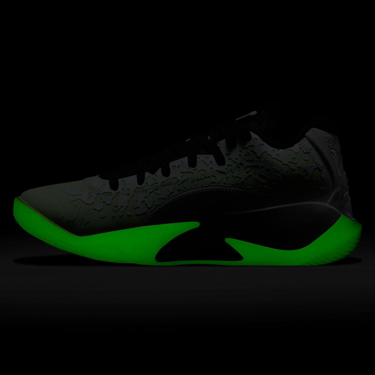 Jordan Zion 3 Glow in the Dark Basketball Shoes