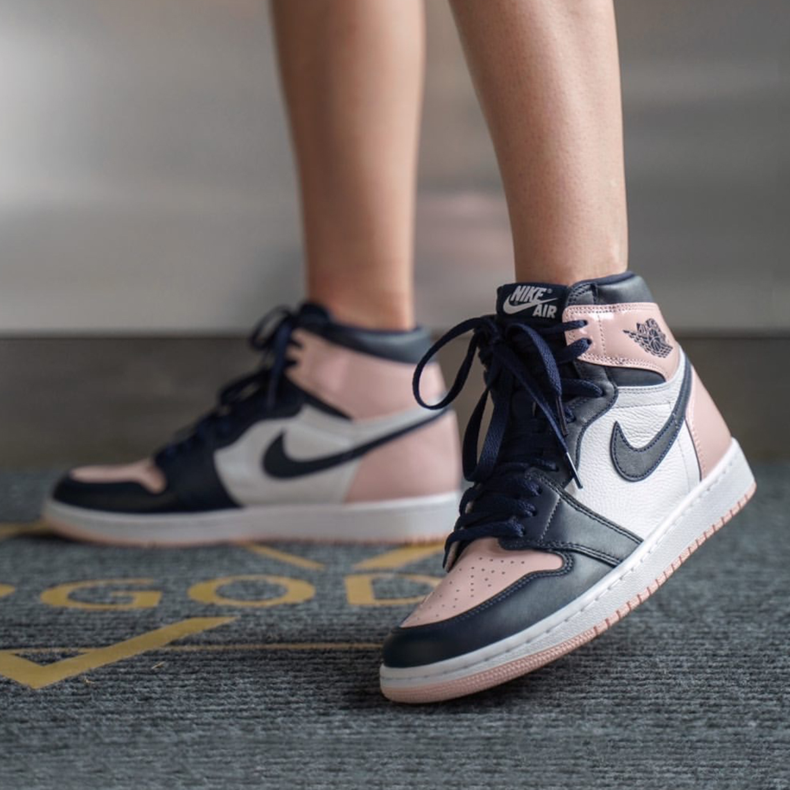 Wmns Air Jordan 1 Retro High OG SE Atmosphere DD9335-641