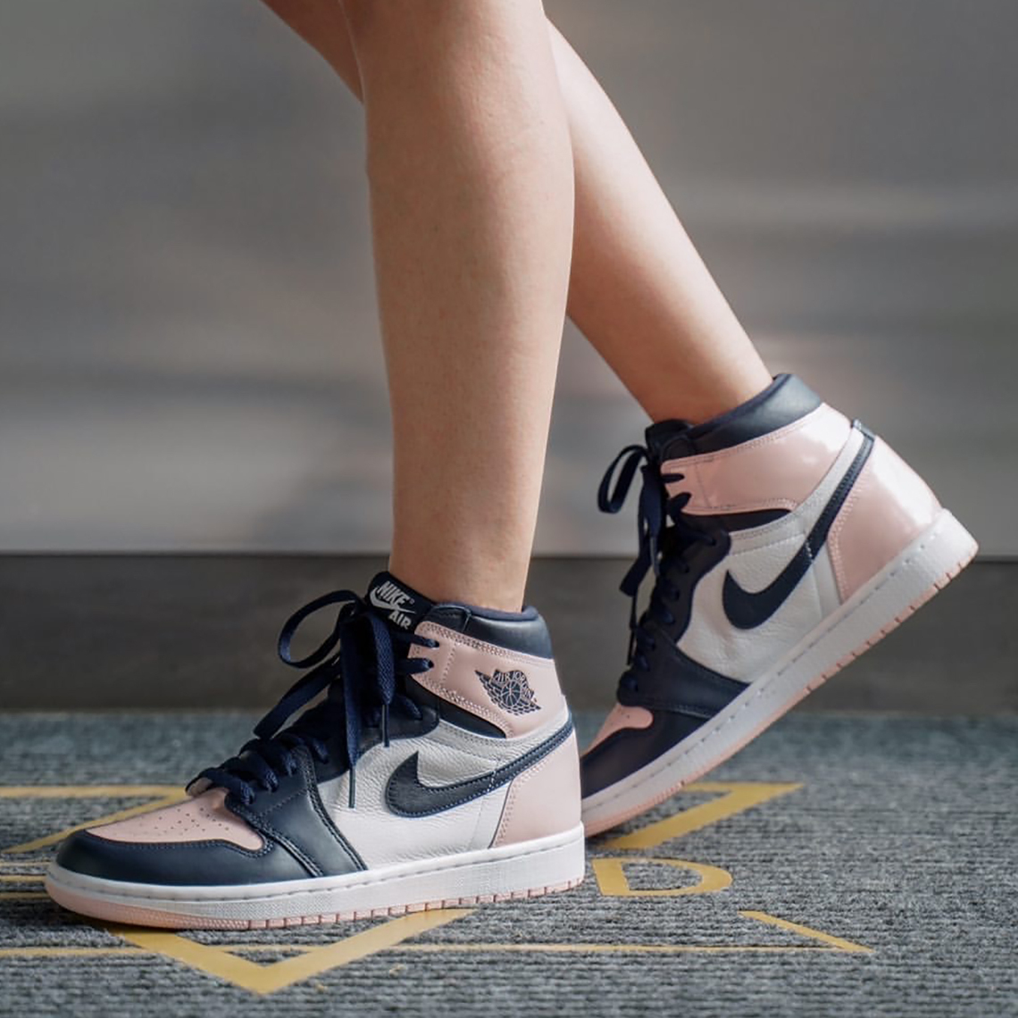Wmns Air Jordan 1 Retro High OG SE Atmosphere DD9335-641