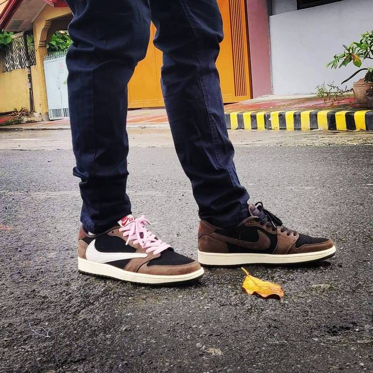 Travis Scott x Air Jordan 1 Low Mocha CQ4277-001
