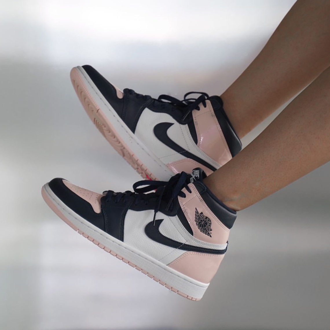 Wmns Air Jordan 1 Retro High OG SE Atmosphere DD9335-641