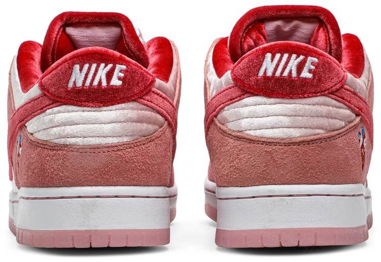 StrangeLove x Dunk Low SB Valentine s Day CT2552-800