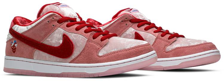 StrangeLove x Dunk Low SB Valentine s Day CT2552-800