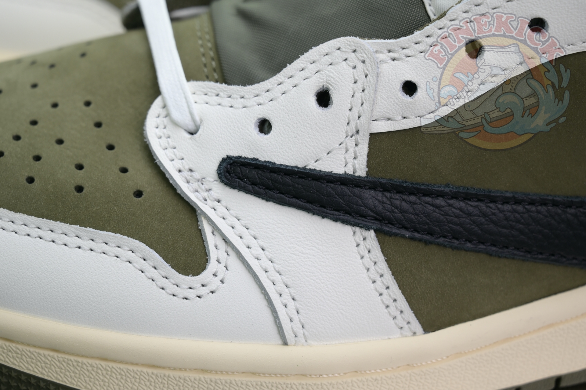 Low OG Medium Olive Sneakers