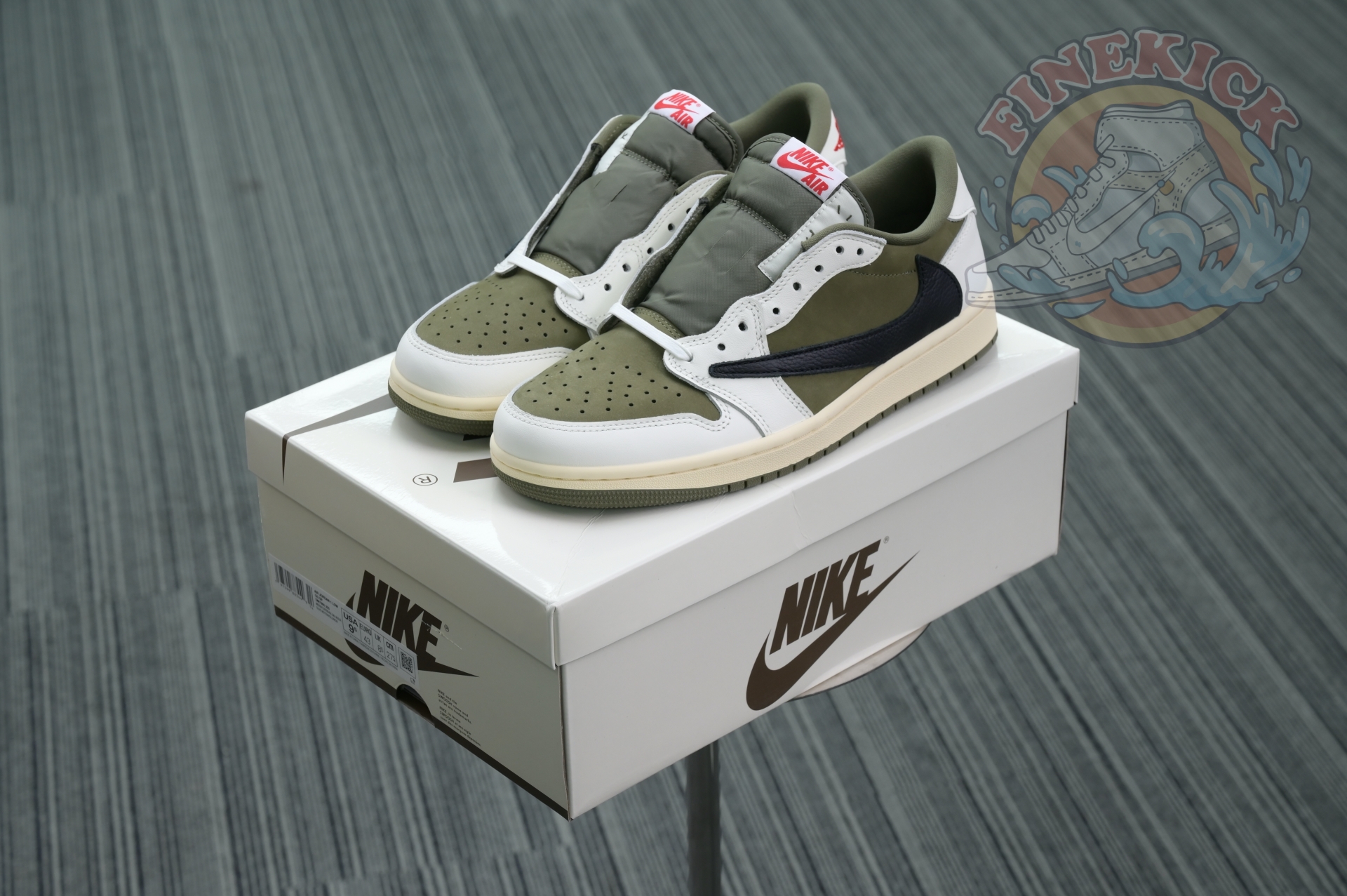 Low OG Medium Olive Sneakers