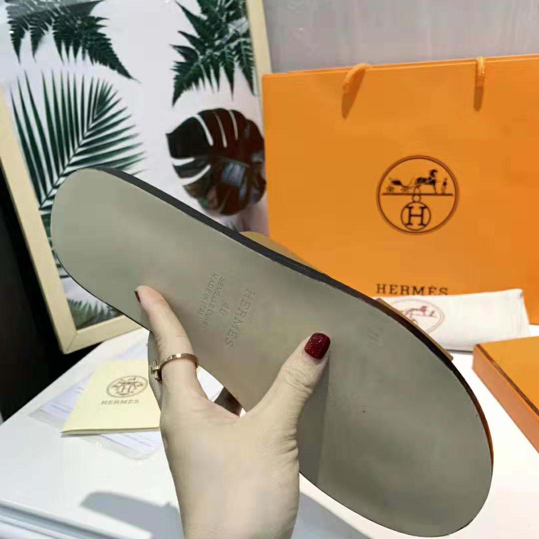 Hermes Unisex Izmir Sandal in Calfskin with Iconic “H”-White