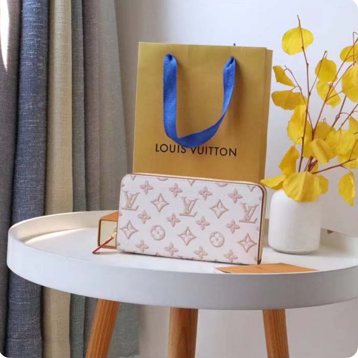 Louis Vuitton LV Unisex Zippy Wallet Beige Monogram Coated Canvas Calf Leather