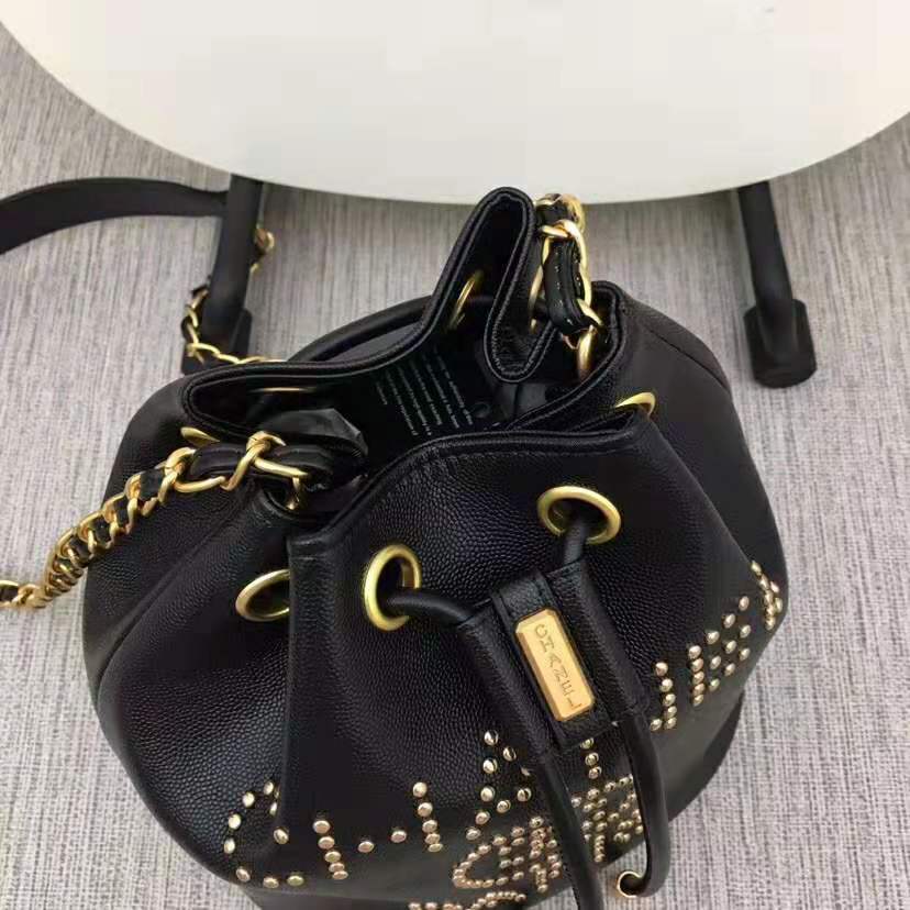 Chanel Women Small Drawstring Bag in Grained Calfskin Leather-Black