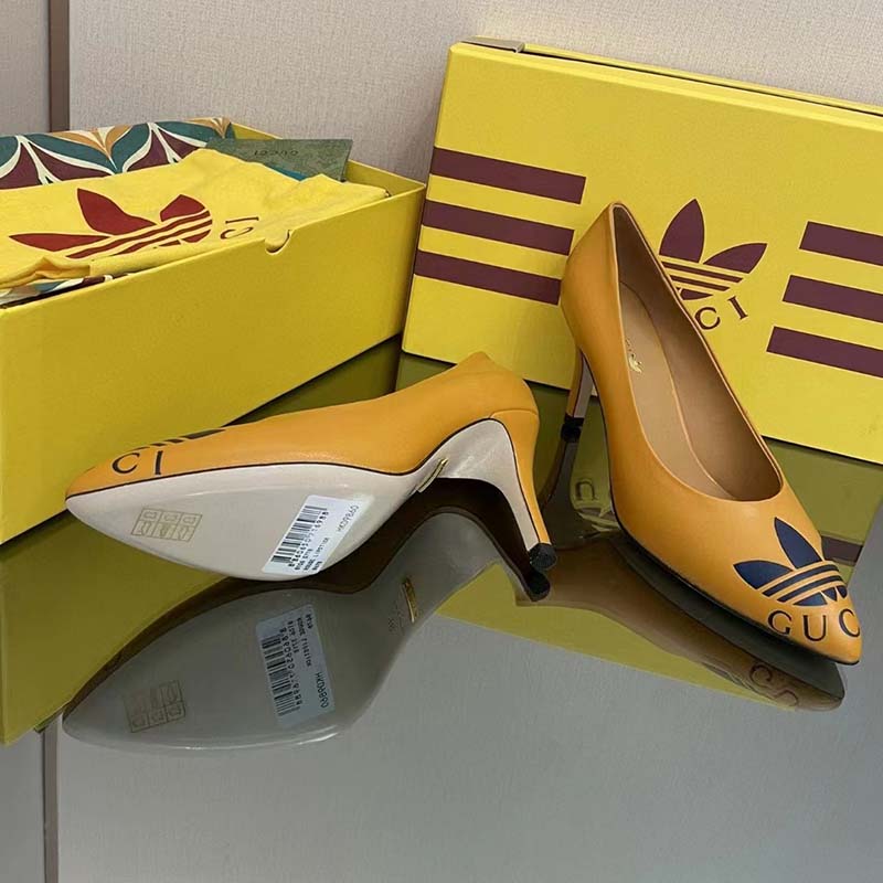 Gucci Women Adidas x Gucci Trefoil Pump Yellow Leather Blue Trefoil Print 9 Cm Heel
