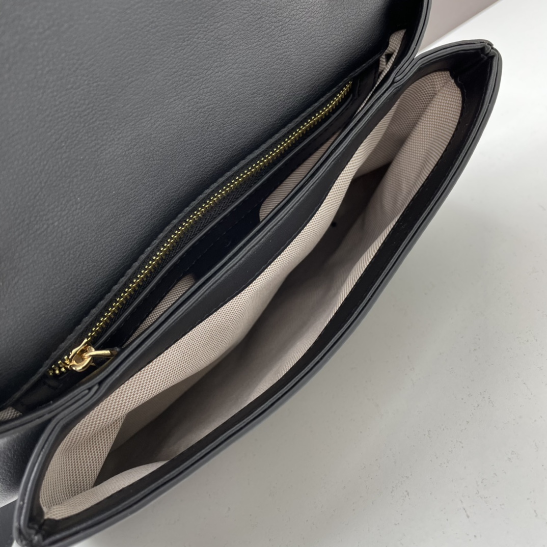 Gucci Women GG Blondie Medium Bag Black Leather Round Interlocking G