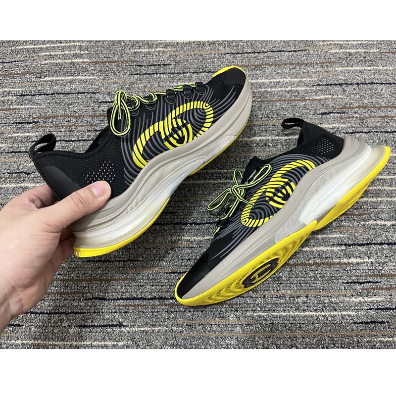 Gucci Unisex Run Sneaker Black Technical Knit Fabric Interlocking G Rubber Detail