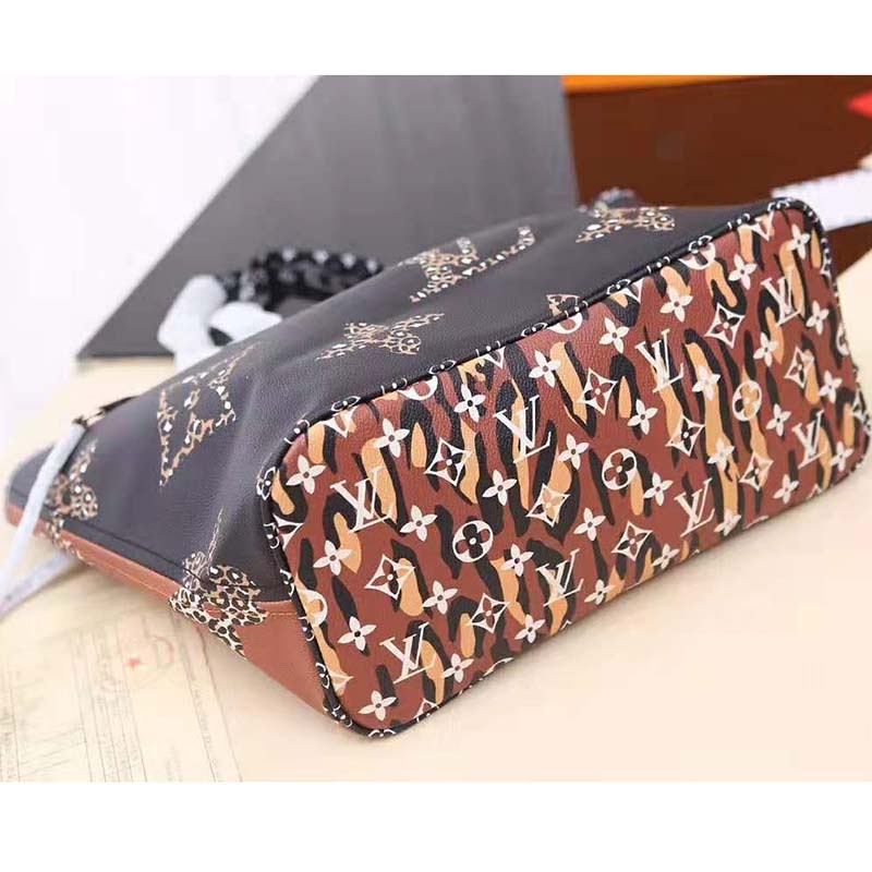 Louis Vuitton LV Women Neverfull MM Tote Bag in Monogram Canvas-Black