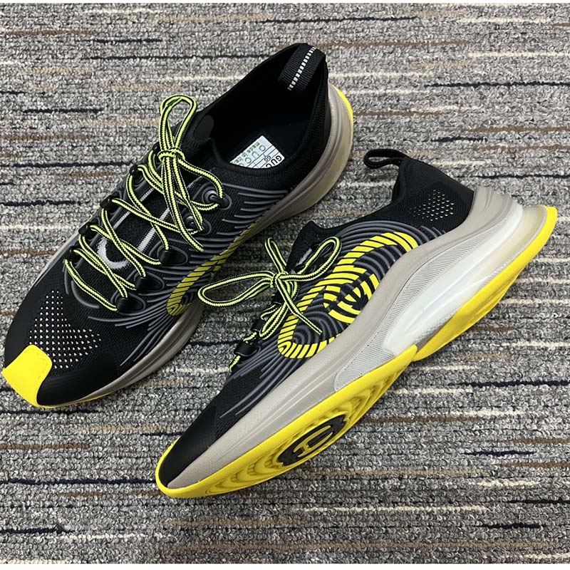 Gucci Unisex Run Sneaker Black Technical Knit Fabric Interlocking G Rubber Detail