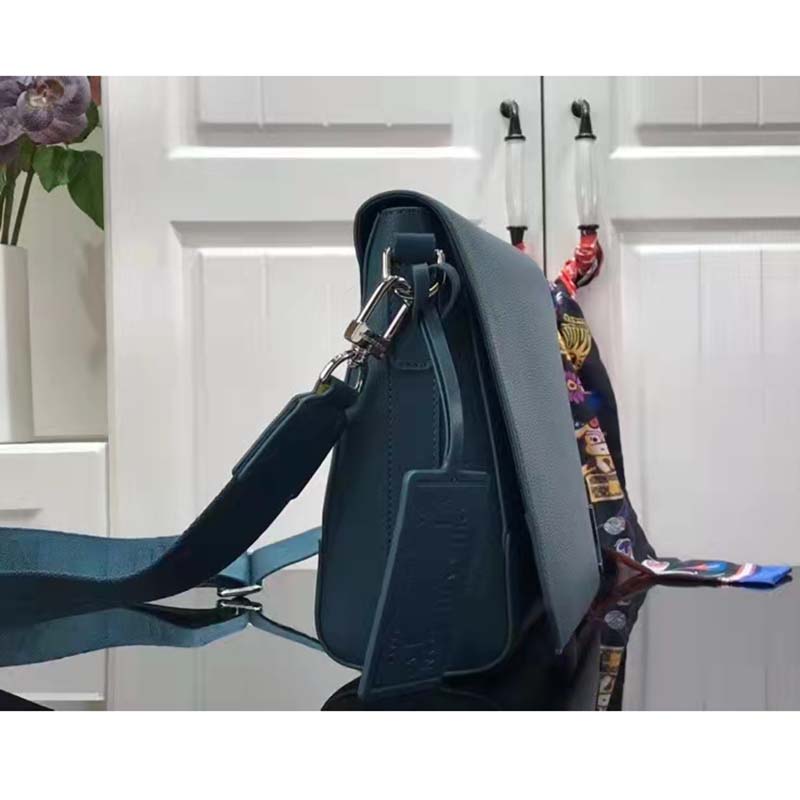 Louis Vuitton LV Unisex New Messenger Blue Aerogram Cowhide Leather Textile Lining