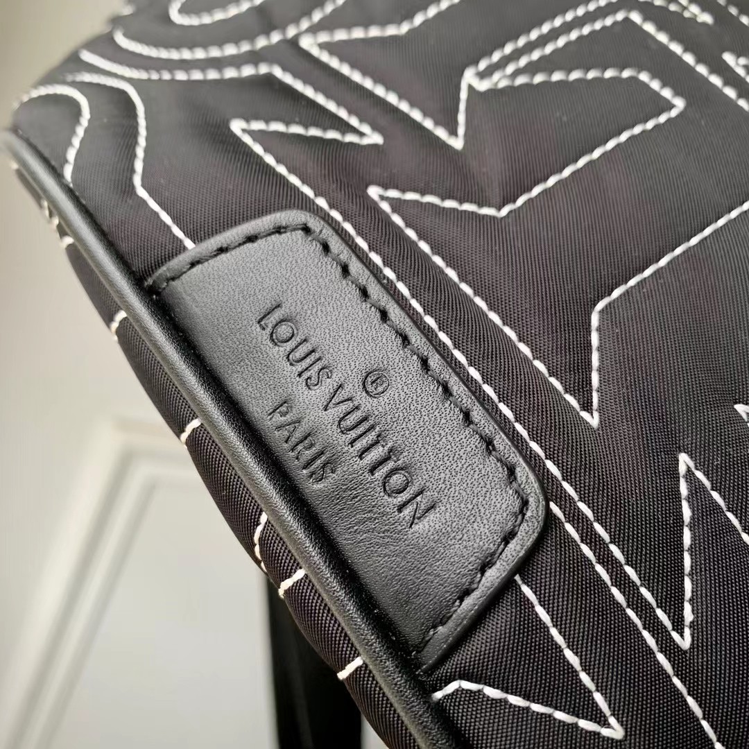 Louis Vuitton LV Unisex Discovery Bumbag Black Nylon Cowhide Leather