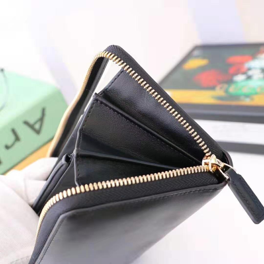 Gucci GG Unisex Leather Zip Around Wallet with Gucci Logo in Black Leather