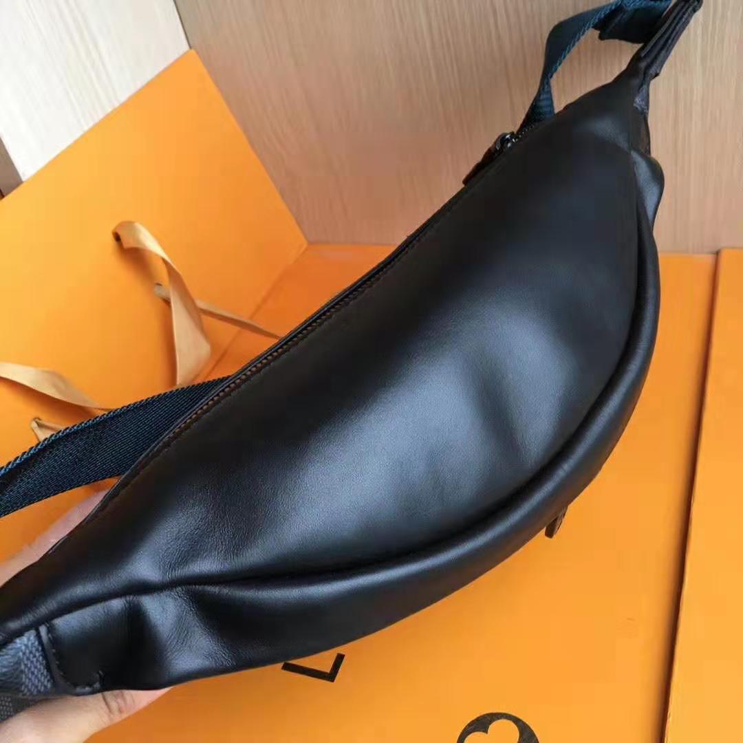 Louis Vuitton LV Men Discovery Bumbag in Damier Graphite Canvas-Grey