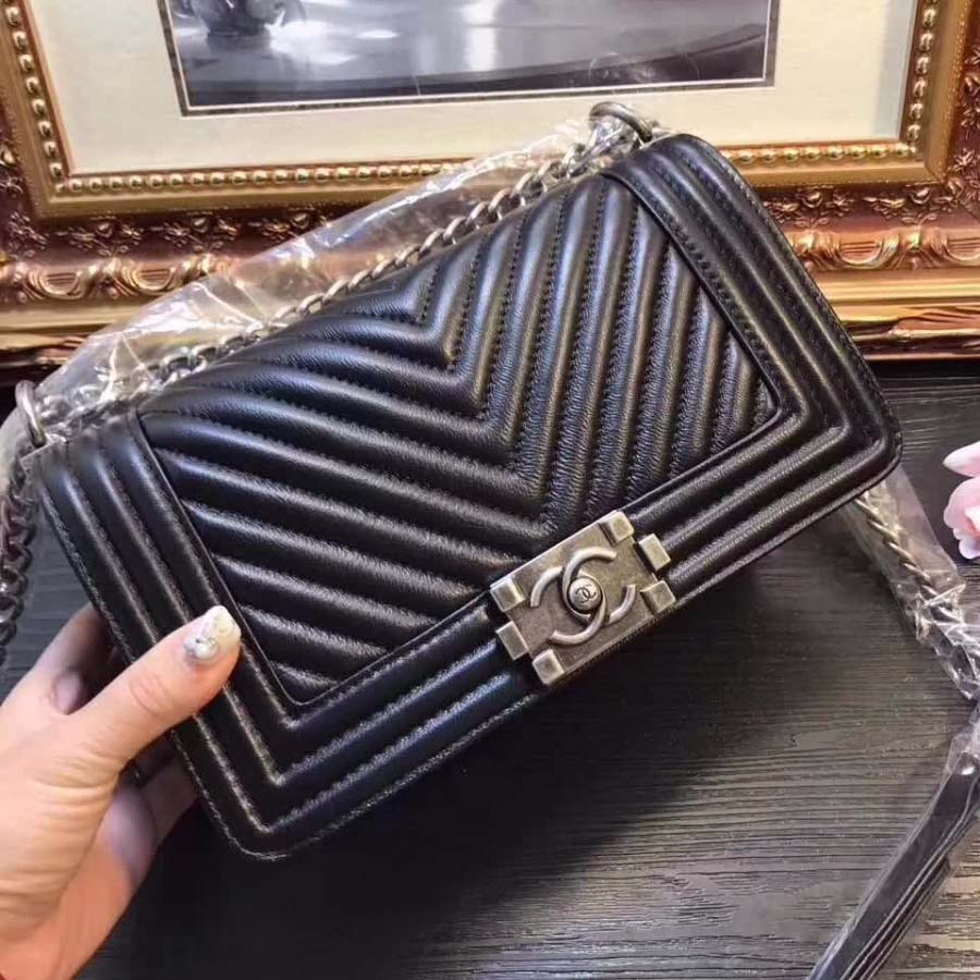 Chanel Boy Chanel Handbag in Chevron Quilted Calfskin Leather-Black