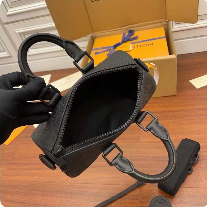 Louis Vuitton LV Unisex Keepall Bandoulière 25 Black Taurillon Monogram Cowhide Leather