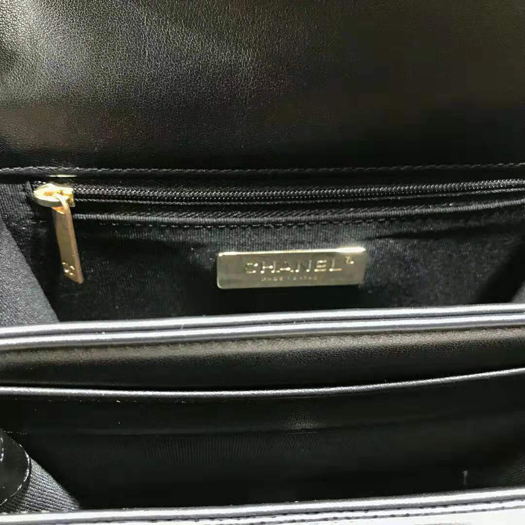 Chanel Women Flap Bag in Smooth Calfskin Leather-Black