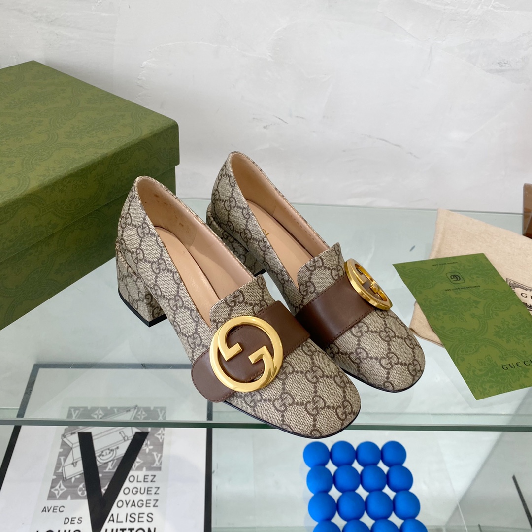 Gucci Women Blondie Pump Beige Ebony GG Supreme Canvas Round Interlocking G