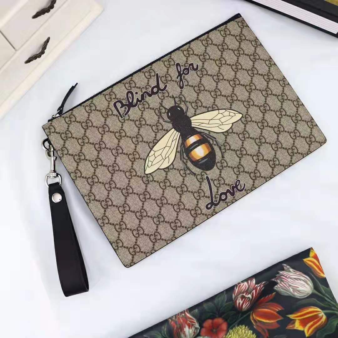 Gucci GG Men Gucci Bestiary Pouch with Bee in Beige/Ebony Soft GG Supreme with Bee
